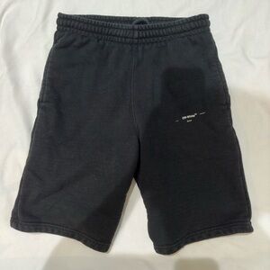 Men’s off white shorts size medium